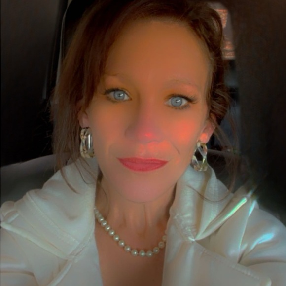 Meet your Posher, Jen - Picture 3 of 3